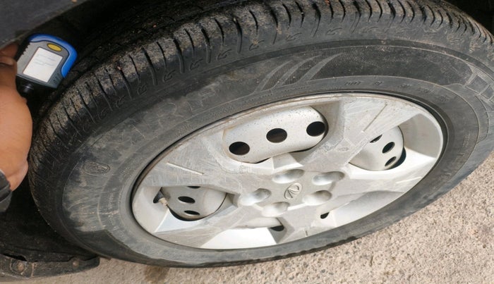 2019 Mahindra XUV300 W4 1.5 DIESEL, Diesel, Manual, 1,04,046 km, tyre