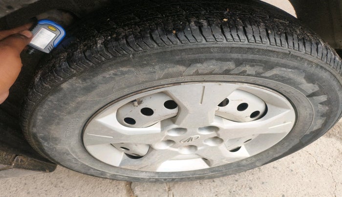 2019 Mahindra XUV300 W4 1.5 DIESEL, Diesel, Manual, 1,04,046 km, tyre