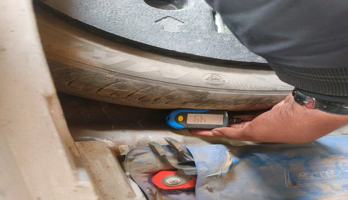 2019 Mahindra XUV300 W4 1.5 DIESEL, Diesel, Manual, 1,04,046 km, tyre