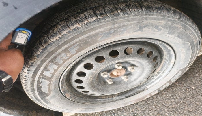 2019 Mahindra XUV300 W4 1.5 DIESEL, Diesel, Manual, 1,04,046 km, tyre