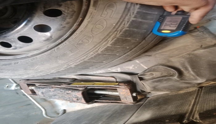 2017 Toyota Etios VXD PLATINUM, Diesel, Manual, 1,10,076 km, tyre