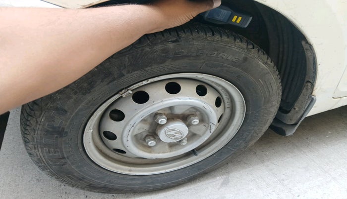 2014 Hyundai Eon ERA +, Petrol, Manual, 34,943 km, tyre