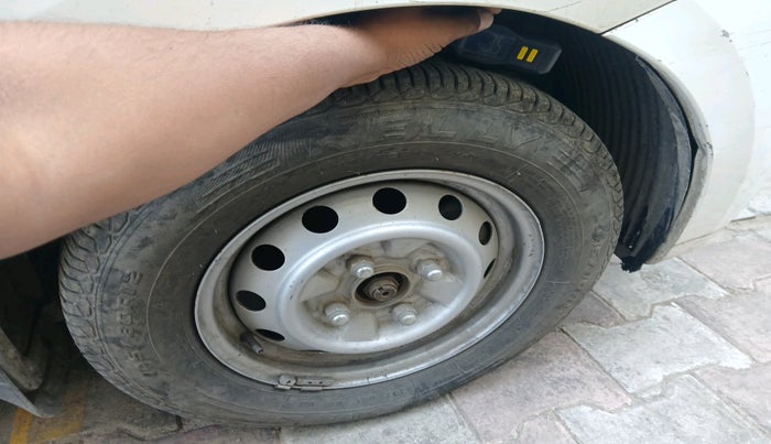 2014 Hyundai Eon ERA +, Petrol, Manual, 34,943 km, tyre