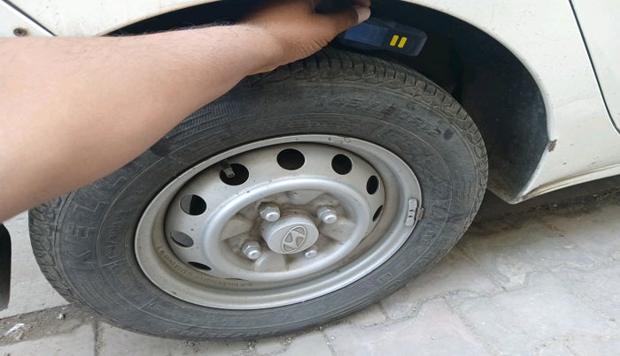 2014 Hyundai Eon ERA +, Petrol, Manual, 34,943 km, tyre