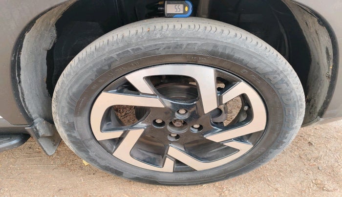 2021 Nissan MAGNITE XV PREMIUM, Petrol, Manual, 37,899 km, tyre