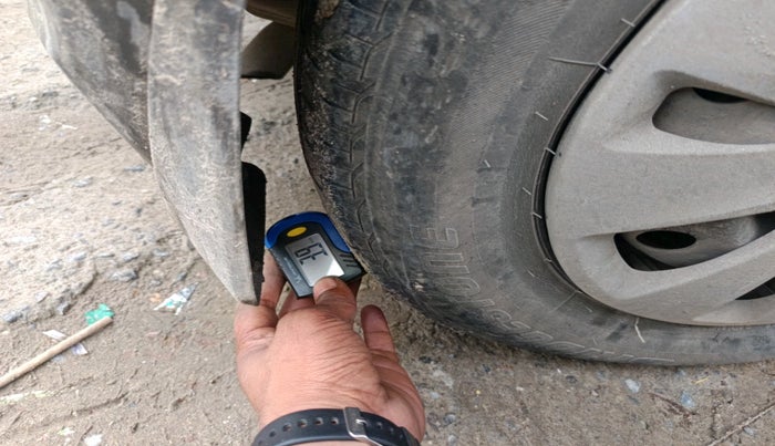 2012 Hyundai i10 MAGNA 1.2, CNG, Manual, 1,56,889 km, tyre