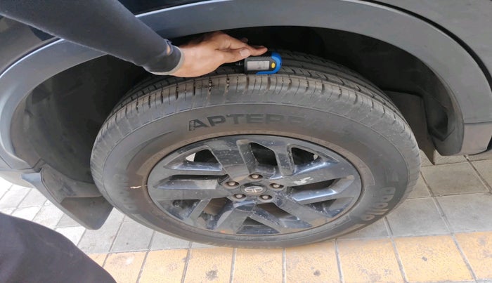 2022 Tata Harrier XTA PLUS 2.0L KRYOTEC DARK EDITION, Diesel, Automatic, 40,772 km, tyre