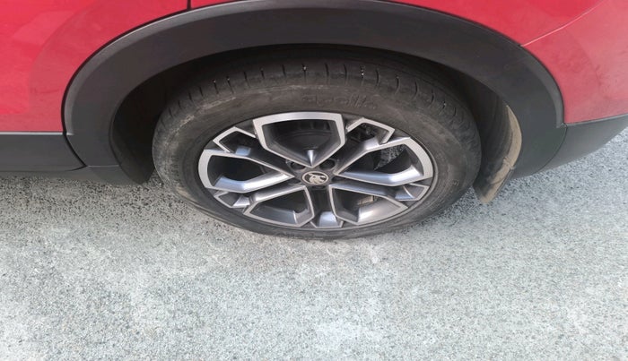 2022 Skoda KUSHAQ STYLE 1.0L TSI AT (6 AIRBAGS), Petrol, Automatic, 32,179 km, tyre