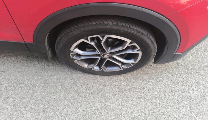 2022 Skoda KUSHAQ STYLE 1.0L TSI AT (6 AIRBAGS), Petrol, Automatic, 32,179 km, tyre