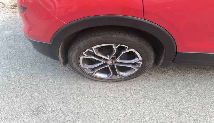 2022 Skoda KUSHAQ STYLE 1.0L TSI AT (6 AIRBAGS), Petrol, Automatic, 32,179 km, tyre