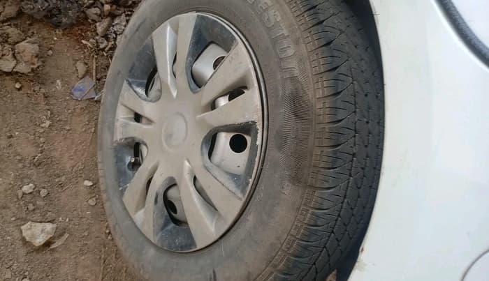 2015 Maruti Swift Dzire TOUR DIESEL, Diesel, Manual, 1,40,517 km, tyre