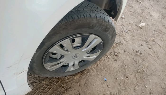 2015 Maruti Swift Dzire TOUR DIESEL, Diesel, Manual, 1,40,517 km, tyre