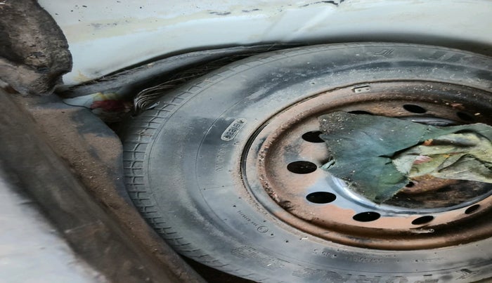 2015 Maruti Swift Dzire VDI, Diesel, Manual, 2,74,277 km, tyre