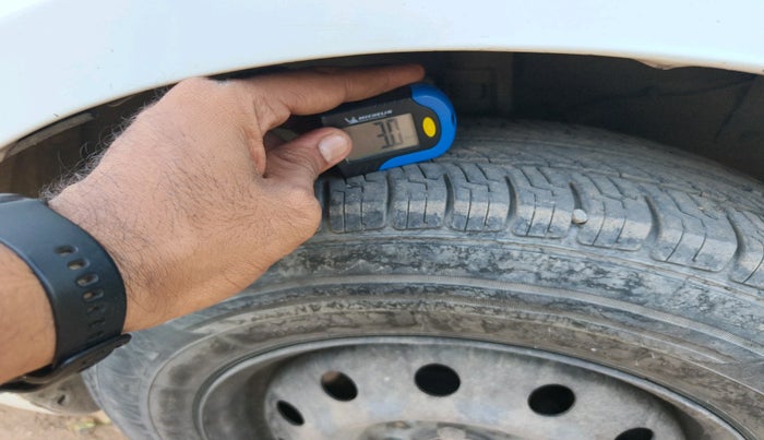 2015 Maruti Swift Dzire VDI, Diesel, Manual, 2,74,277 km, tyre