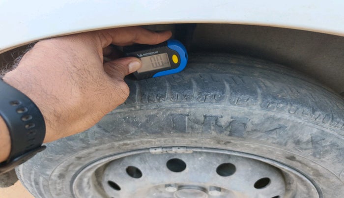 2015 Maruti Swift Dzire VDI, Diesel, Manual, 2,74,277 km, tyre