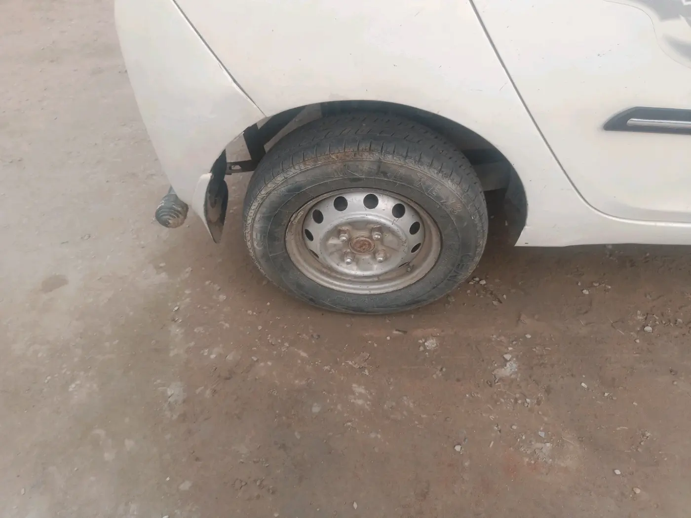 2014 Hyundai Eon ERA +, Petrol, Manual, 73,578 km, tyre