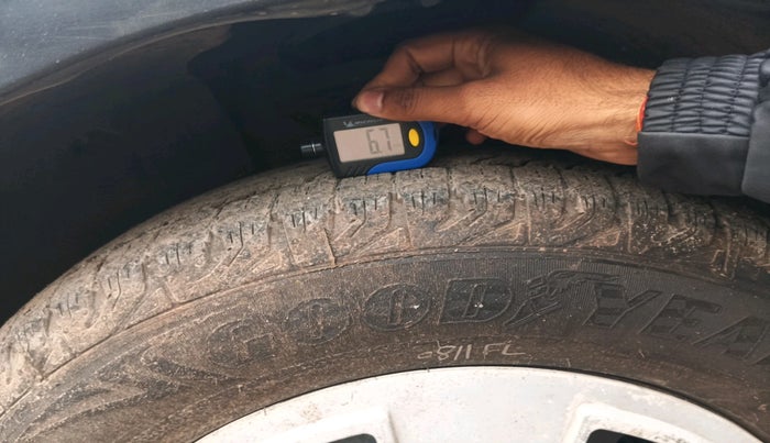 2016 Mahindra XUV500 W6 1.99, Diesel, Manual, 1,01,395 km, tyre