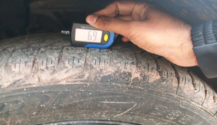 2016 Mahindra XUV500 W6 1.99, Diesel, Manual, 1,01,395 km, tyre