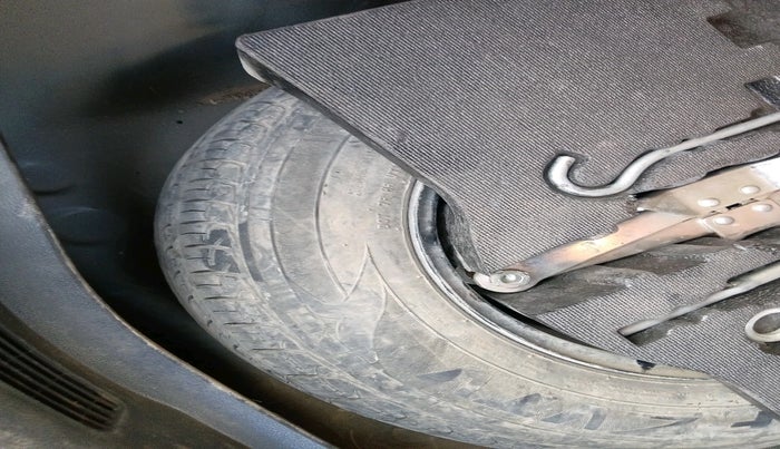 2015 Honda Jazz 1.2L I-VTEC V AT, Petrol, Automatic, 80,090 km, tyre