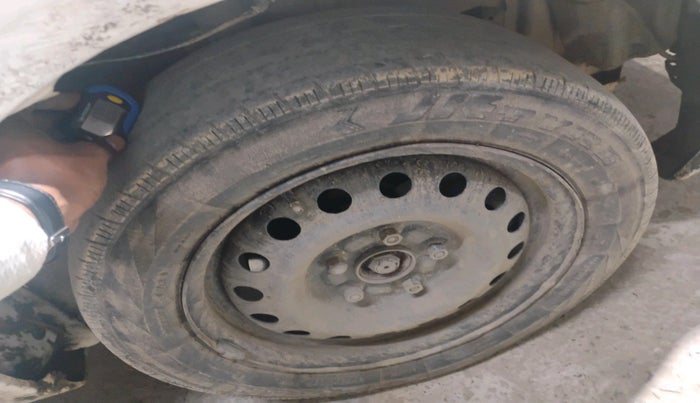 2011 Maruti SX4 VDI, Diesel, Manual, 1,83,816 km, tyre