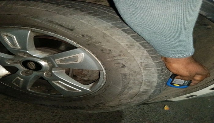 2013 Mahindra XUV500 W8, Diesel, Manual, 1,24,435 km, tyre