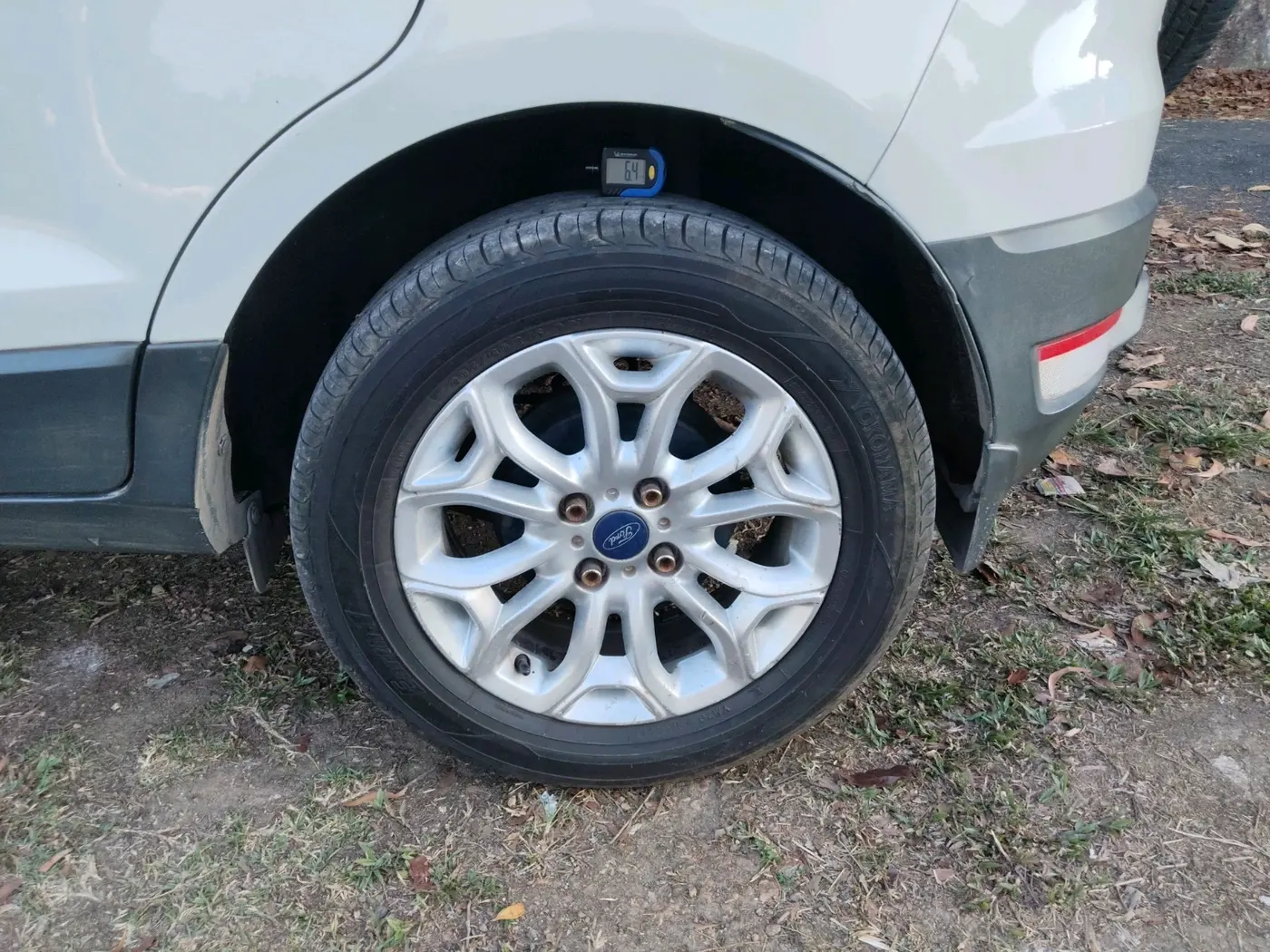 2013 Ford Ecosport TITANIUM 1.5L DIESEL, Diesel, Manual, 1,99,802 km, tyre