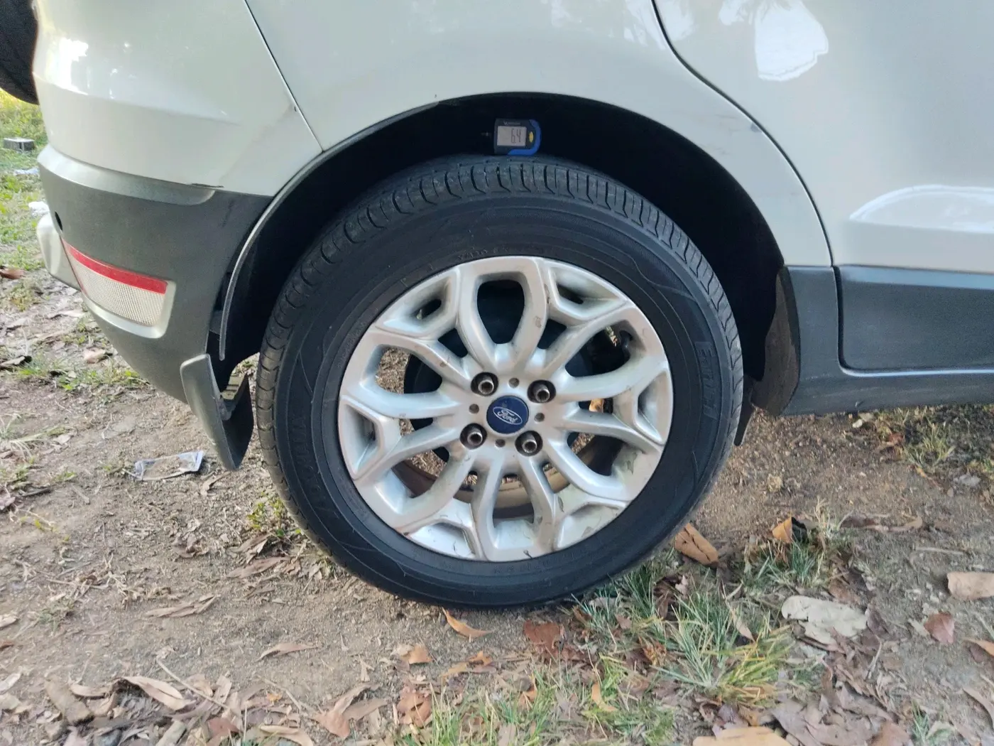 2013 Ford Ecosport TITANIUM 1.5L DIESEL, Diesel, Manual, 1,99,802 km, tyre