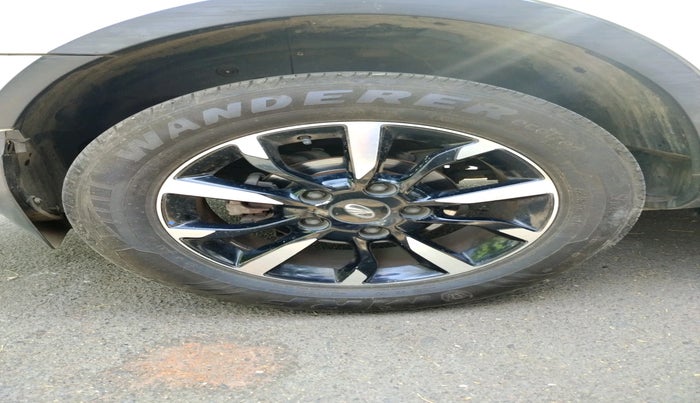 2018 Mahindra XUV500 W11 AT, Diesel, Automatic, 51,405 km, tyre