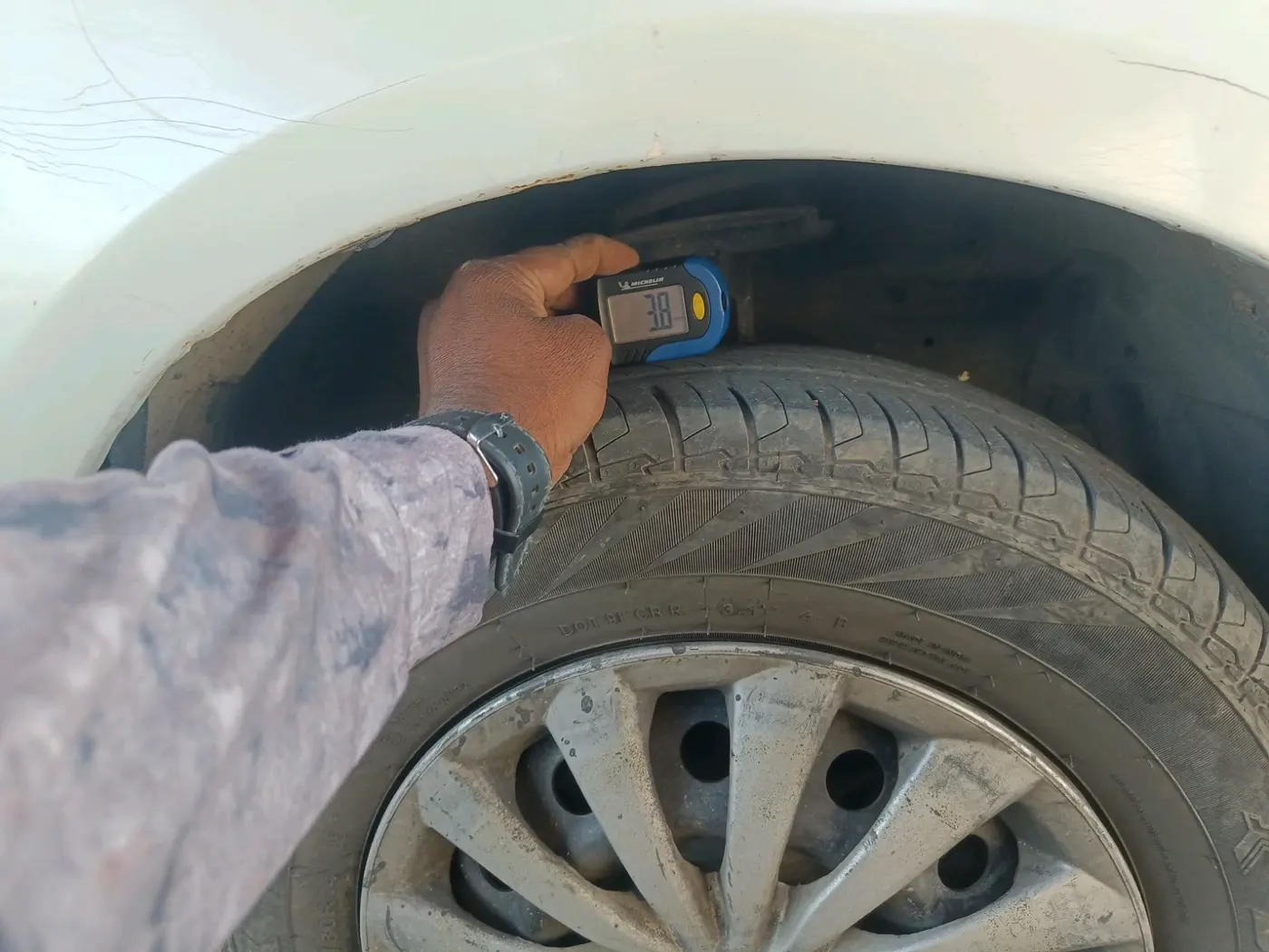 2017 Maruti Swift Dzire TOUR PETROL, CNG, Manual, 1,25,484 km, tyre