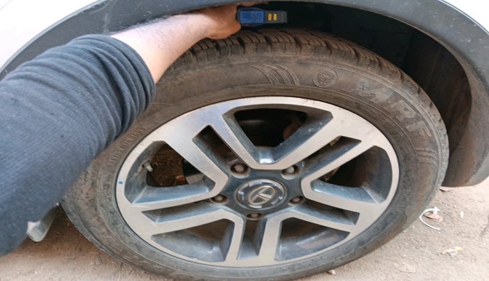 2017 Tata Hexa XTA 4X2 6 STR, Diesel, Automatic, 1,07,236 km, tyre