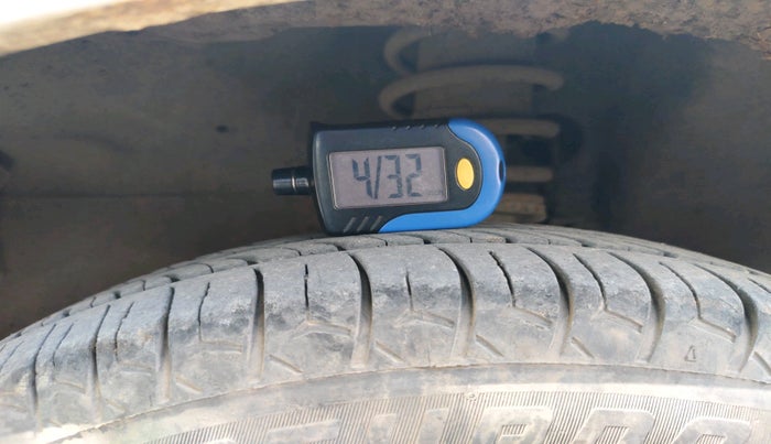 2017 Maruti Alto 800 LXI O, Petrol, Manual, 1,21,219 km, tyre