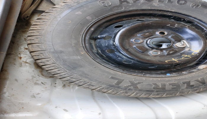 2017 Maruti Alto 800 LXI O, Petrol, Manual, 1,21,219 km, tyre