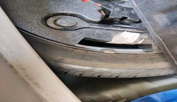 2019 Mahindra XUV300 W8 (O) 1.2 PETROL, Petrol, Manual, 64,772 km, tyre