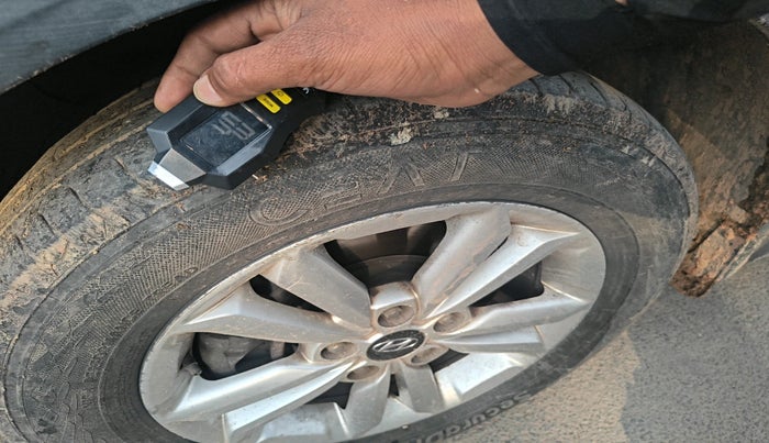 2016 Hyundai Creta SX 1.6 DIESEL, Diesel, Manual, 1,15,805 km, tyre