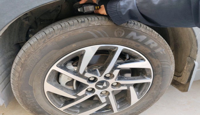 2025 Mahindra XUV 3XO AX5 1.2 L TCMPFi, Petrol, Manual, 1,782 km, tyre