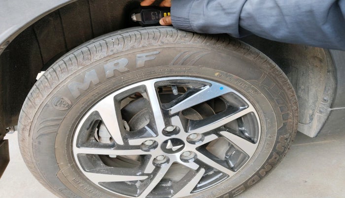 2025 Mahindra XUV 3XO AX5 1.2 L TCMPFi, Petrol, Manual, 1,782 km, tyre