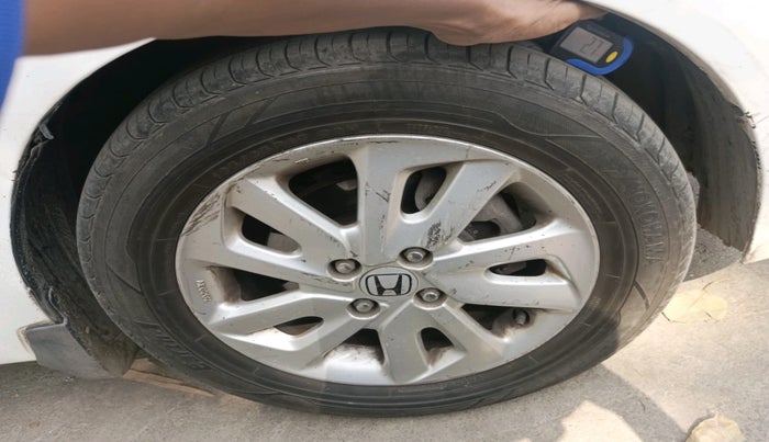 2014 Honda Mobilio 1.5L I-DTEC V, Diesel, Manual, 1,62,388 km, tyre