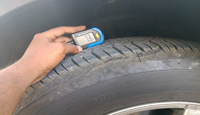 2013 Mahindra XUV500 W8, Diesel, Manual, 2,71,786 km, tyre