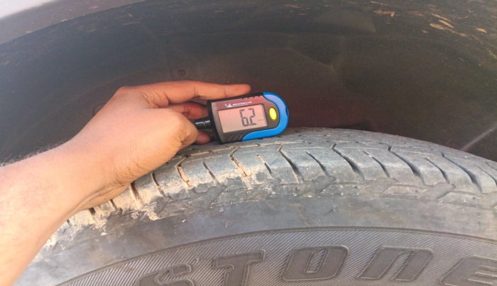 2013 Mahindra XUV500 W8, Diesel, Manual, 2,71,786 km, tyre