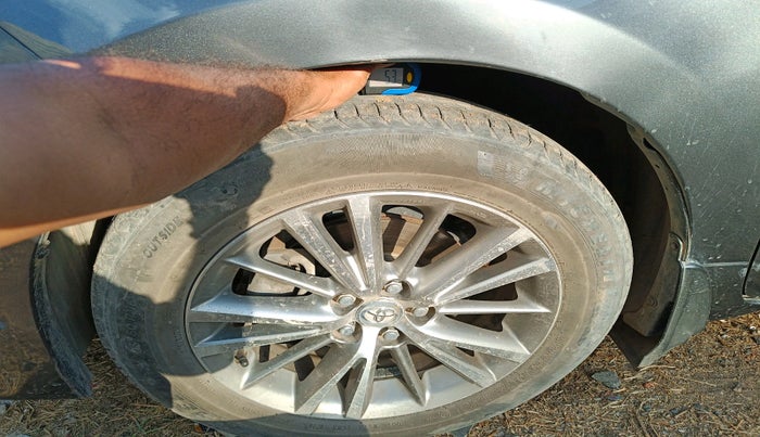 2014 Toyota Corolla Altis GL PETROL, Petrol, Manual, 85,026 km, tyre