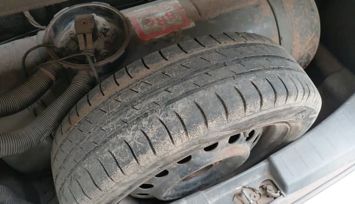 2011 Maruti Wagon R 1.0 VXI, Petrol, Manual, 92,632 km, tyre