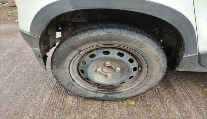 2016 Mahindra Kuv100 K6 6 STR, Petrol, Manual, 30,808 km, tyre