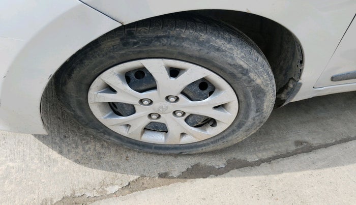 2016 Hyundai Grand i10 SPORTZ 1.1 CRDI, Diesel, Manual, 1,04,350 km, tyre