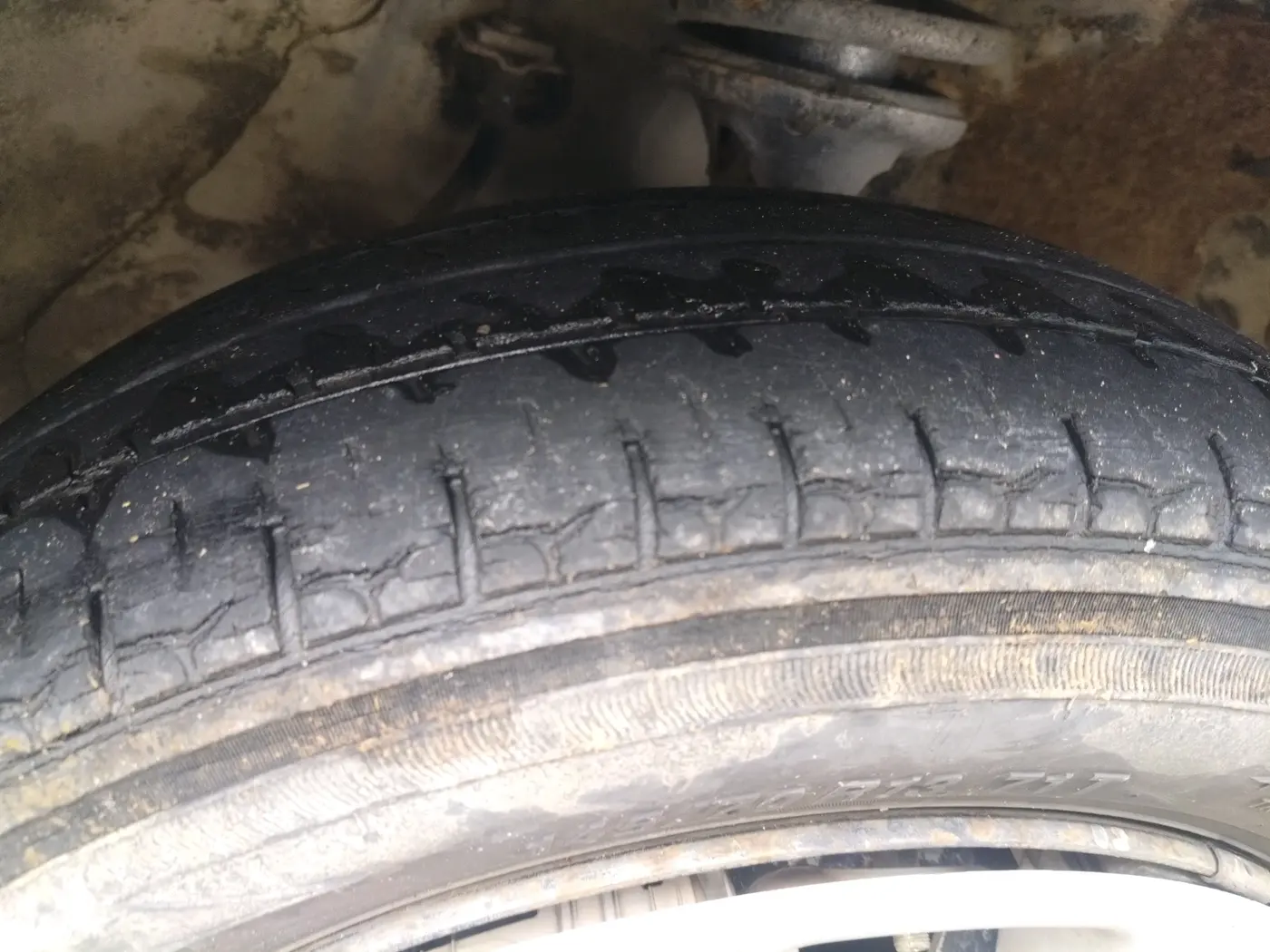 2013 Maruti Zen Estilo LXI CNG, CNG, Manual, 96,039 km, tyre