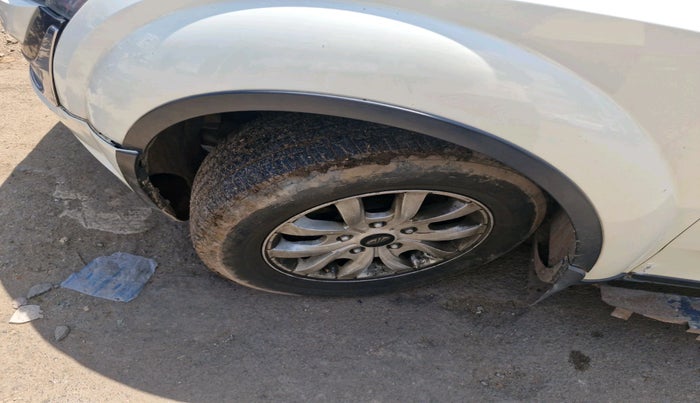 2015 Mahindra XUV500 W10 AT, Diesel, Automatic, 1,68,594 km, tyre