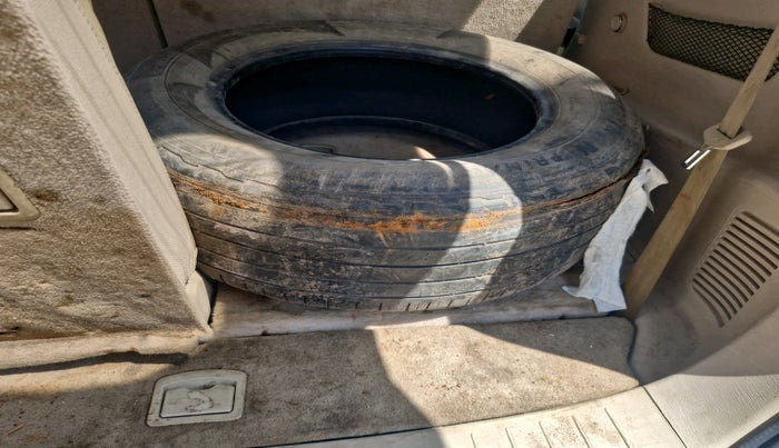 2015 Mahindra XUV500 W10 AT, Diesel, Automatic, 1,68,594 km, tyre