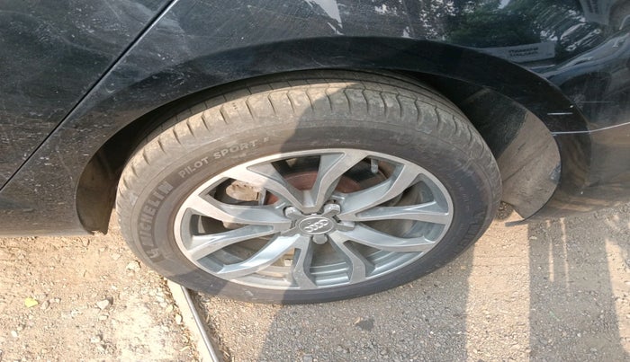 2017 Audi A4 35 TDI Technology, Diesel, Automatic, 80,680 km, tyre