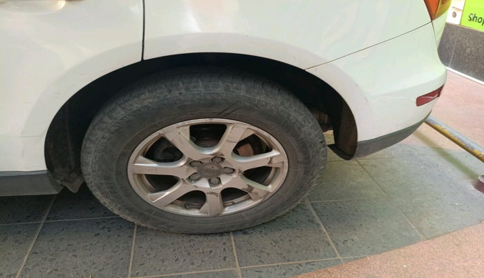 2012 Audi Q5 2.0 TDI QUATTRO, Diesel, Automatic, 1,74,639 km, tyre