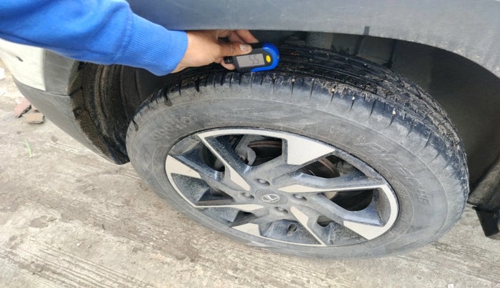 2021 Tata PUNCH CREATIVE  1.2 RTN DUAL TONE, Petrol, Manual, 1,11,643 km, tyre