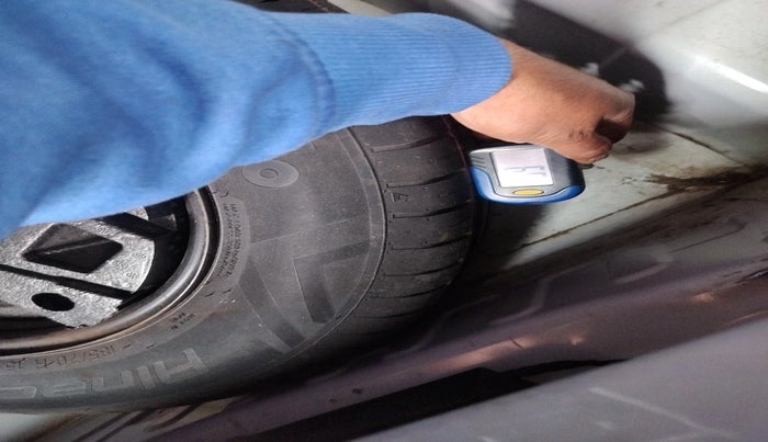 2021 Tata PUNCH CREATIVE  1.2 RTN DUAL TONE, Petrol, Manual, 1,11,643 km, tyre